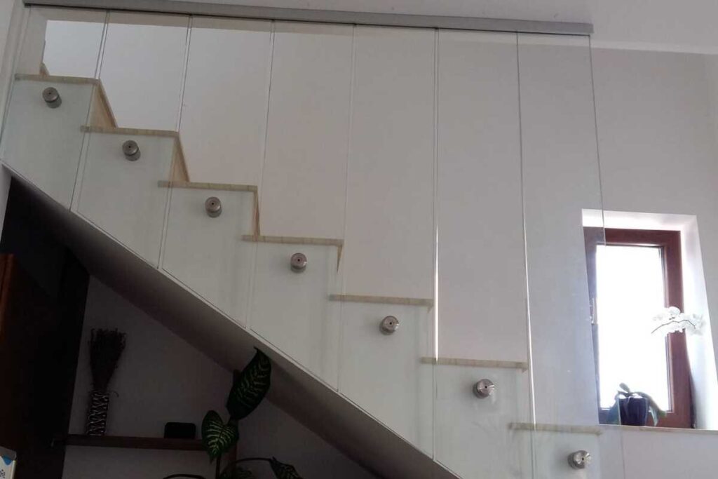 balustrada moderna din sticla
