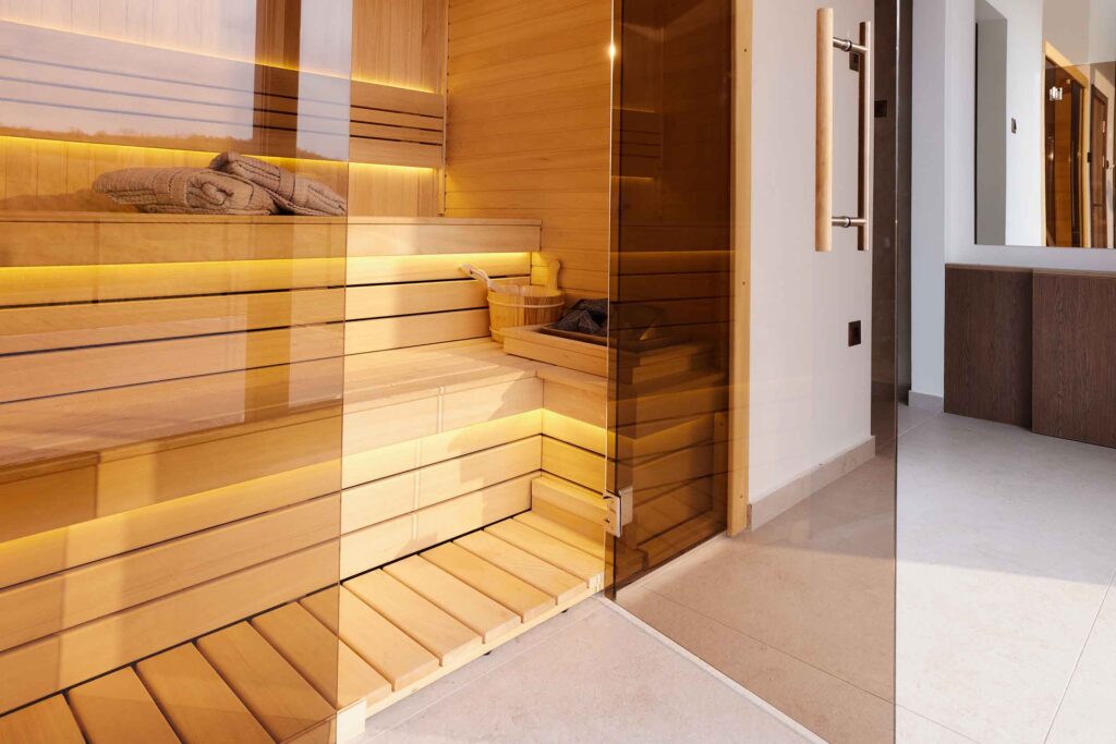 integrating glass in the modern sauna