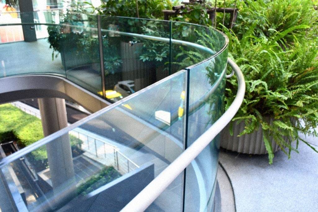 laminated glass balustrades in residential project